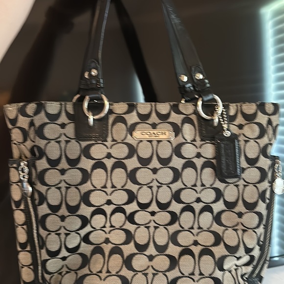 COACH Black/Gray Signature Canvas North South ZIP POCKET Gallery Tote - Picture 7 of 9